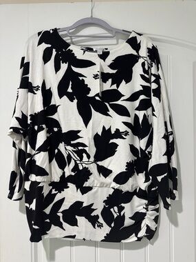 NWT Chico's Black and White Botanical Dolman Tunic